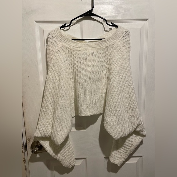 Urban Outfitters Women’s Cozy Crop Top Sweater in Good Condition. Size Small. $8 - Picture 4 of 4